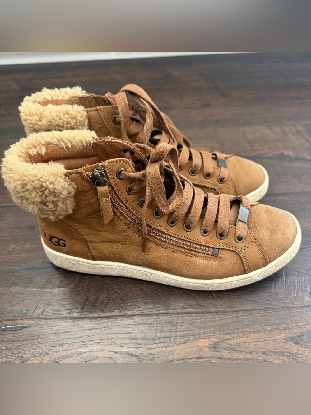 UGG Brown Lace-Up Shearling-Trim comfortable High Top Boots